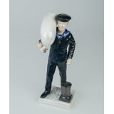 Mariner in Dienstuniform mit Matrosentasche, Bing & Gröndahl Figur Nr. 2486
