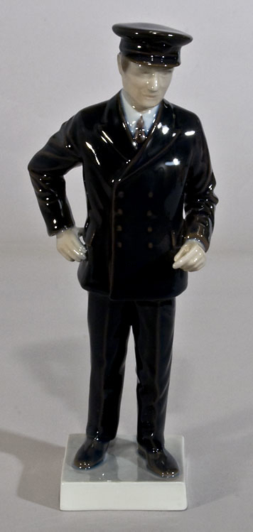 Polizist in Uniform, Bing & Gröndahl Figur Nr. 2502