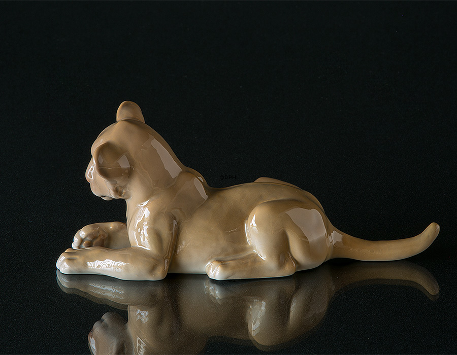 Löwenjunges, liegend, Bing & Gröndahl Figur Nr. 2528