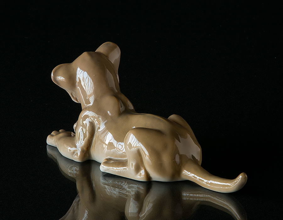 Löwenjunges, liegend, Bing & Gröndahl Figur Nr. 2528