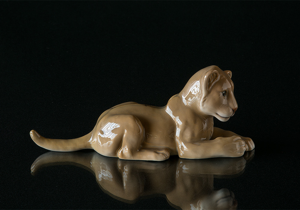 Löwenjunges, liegend, Bing & Gröndahl Figur Nr. 2528