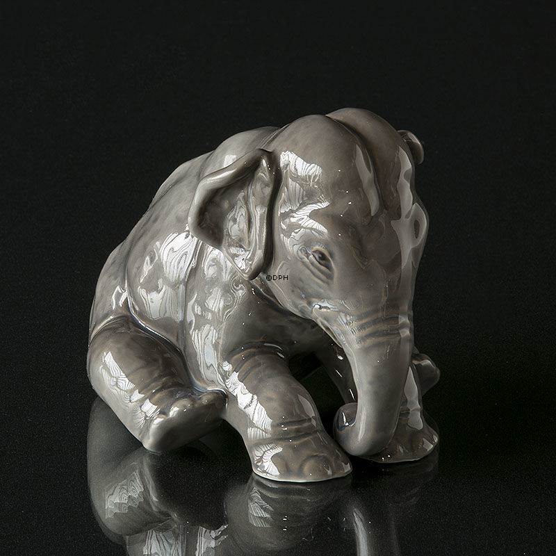 Sitzender Elefant, Bing & Gröndahl Figur Nr. 2573