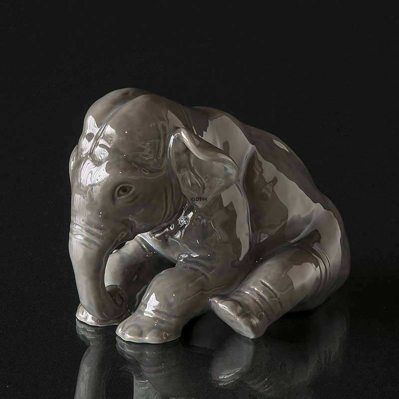Sitzender Elefant, Bing & Gröndahl Figur Nr. 2573