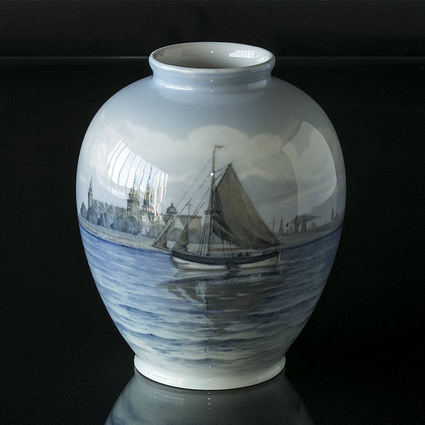 Vase mit mit Kronborg und Schiff, Bing & Gröndahl Nr. 354