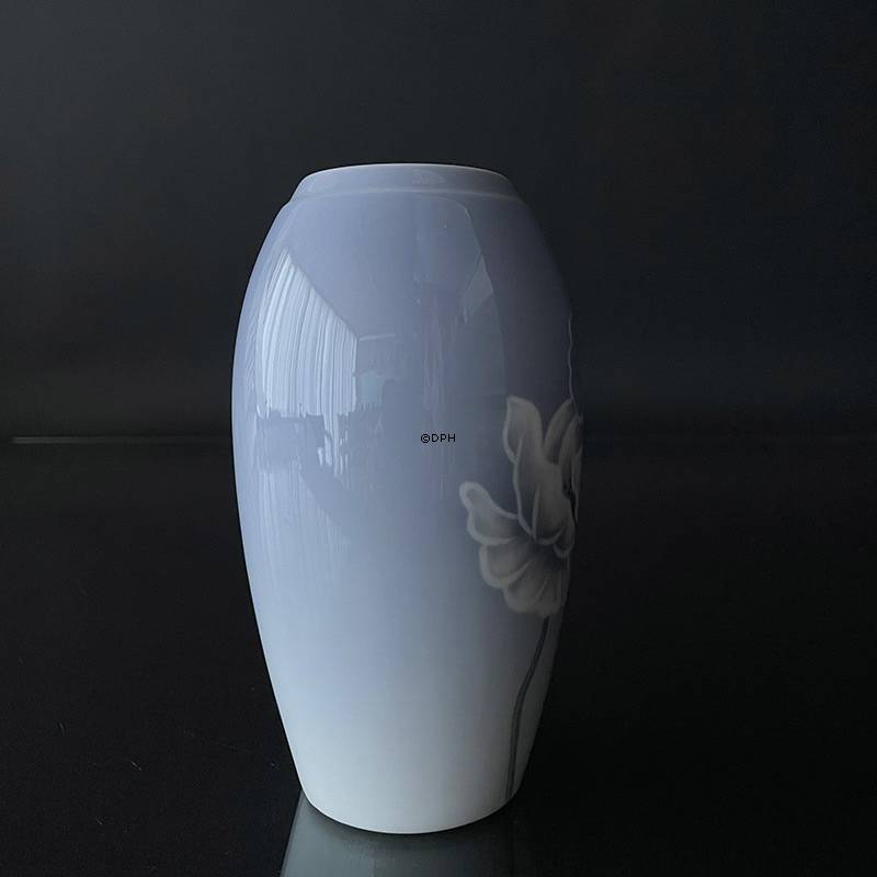 Vase mit großer heller Blume, Bing & Gröndahl Nr. 366-5251