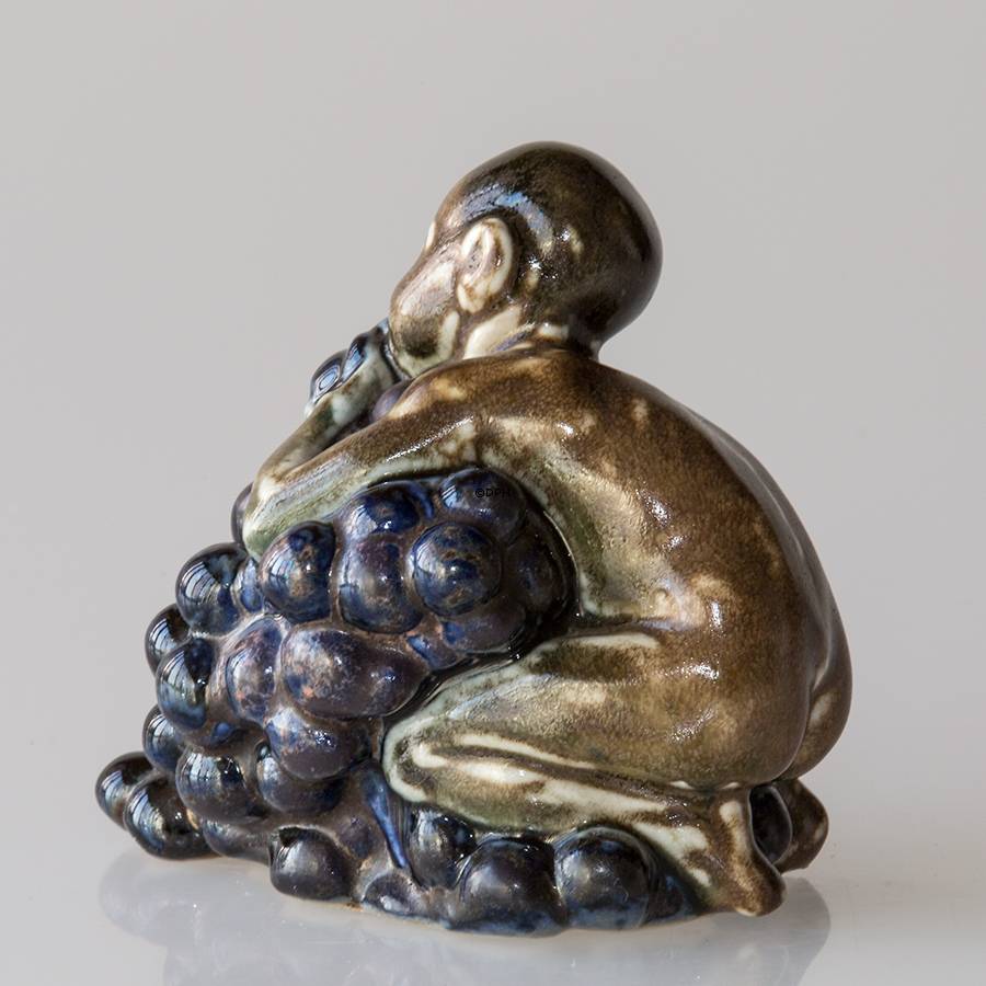 Kind mit Trauben, Bing & Gröndahl Figur Nr. 4021