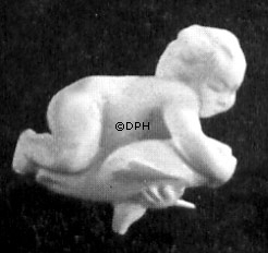 Junge auf Fisch, Bing & Gröndahl Figur Nr. 34 oder 4034
