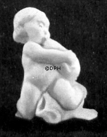 Junge küsst Fisch, Bing & Gröndahl Figur Nr. 38 oder 4038