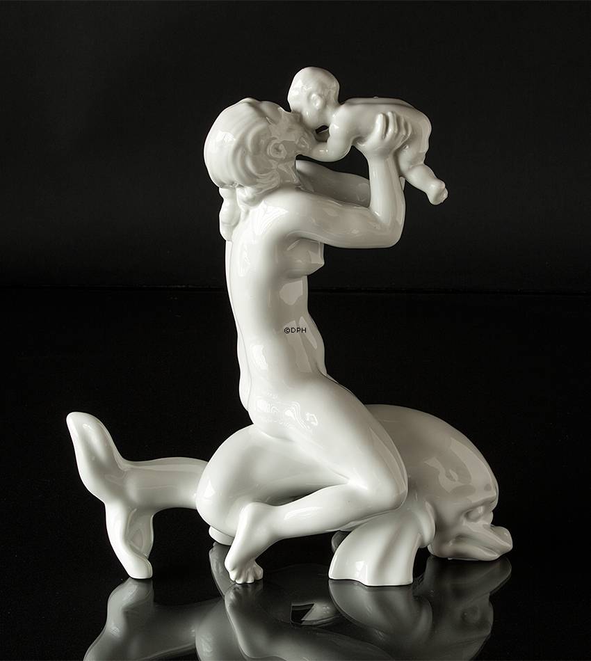 Frau küsst Kind, Bing & Gröndahl Figur Nr. 57 oder 4057