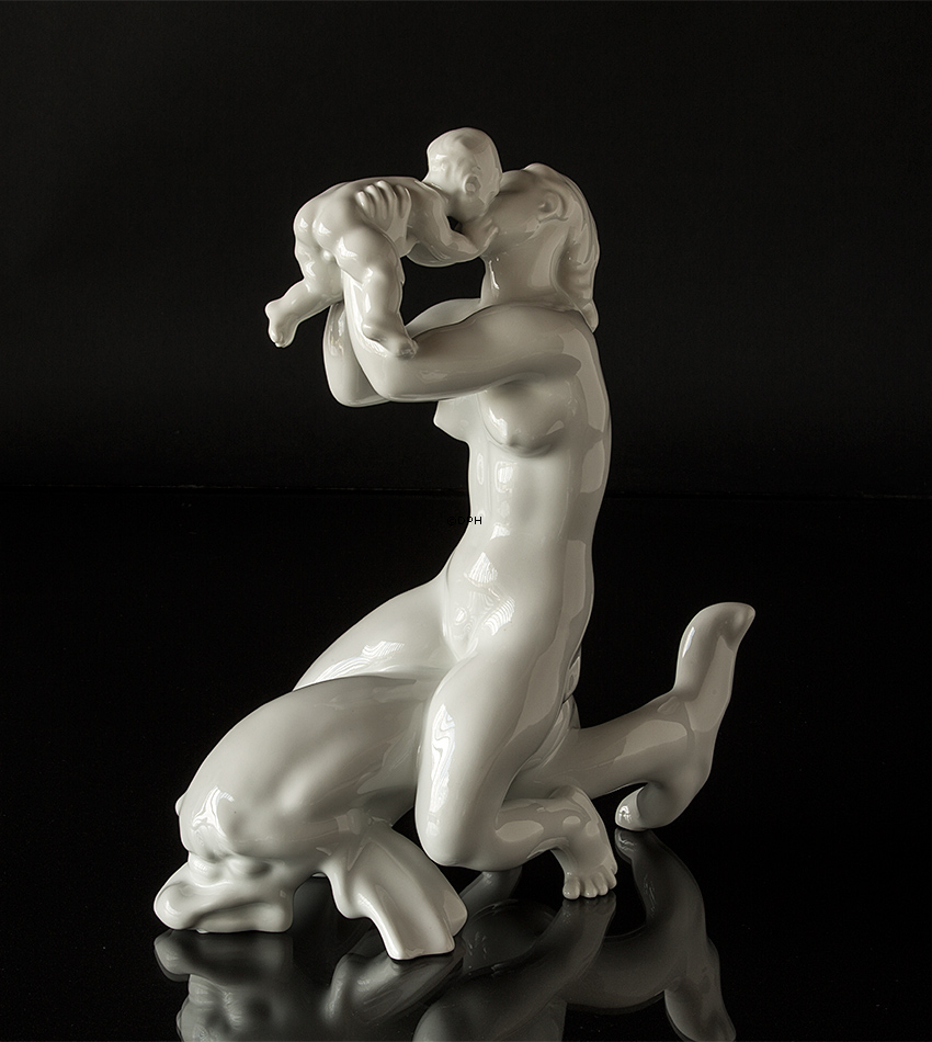 Frau küsst Kind, Bing & Gröndahl Figur Nr. 57 oder 4057
