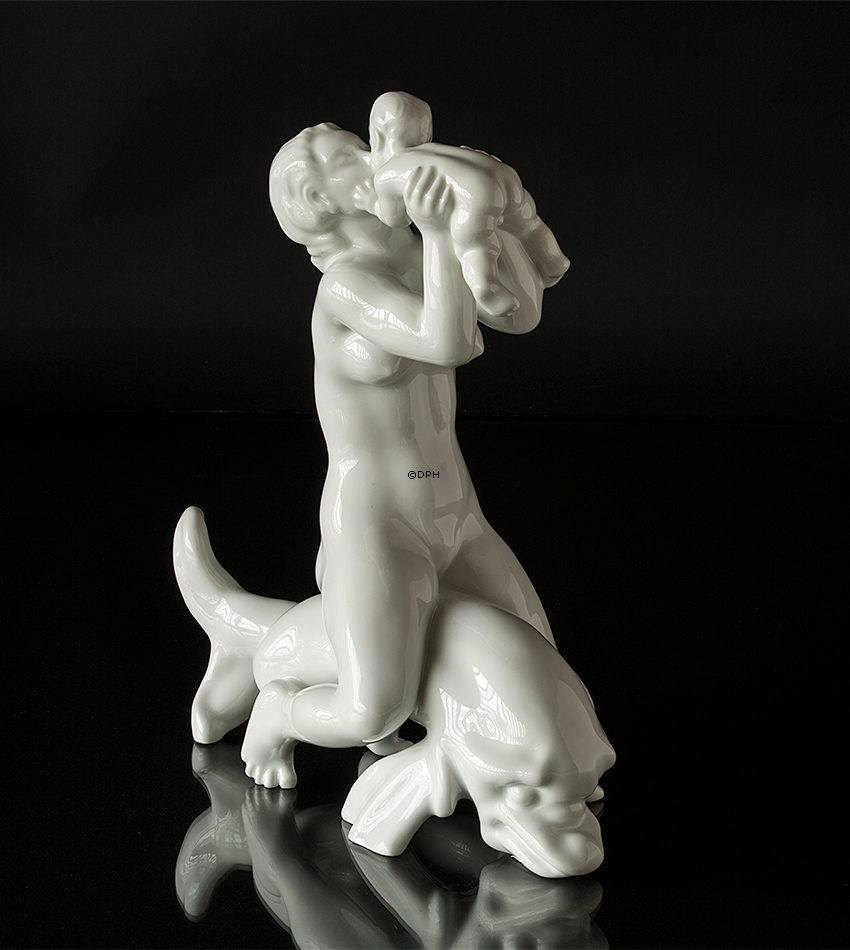 Frau küsst Kind, Bing & Gröndahl Figur Nr. 57 oder 4057