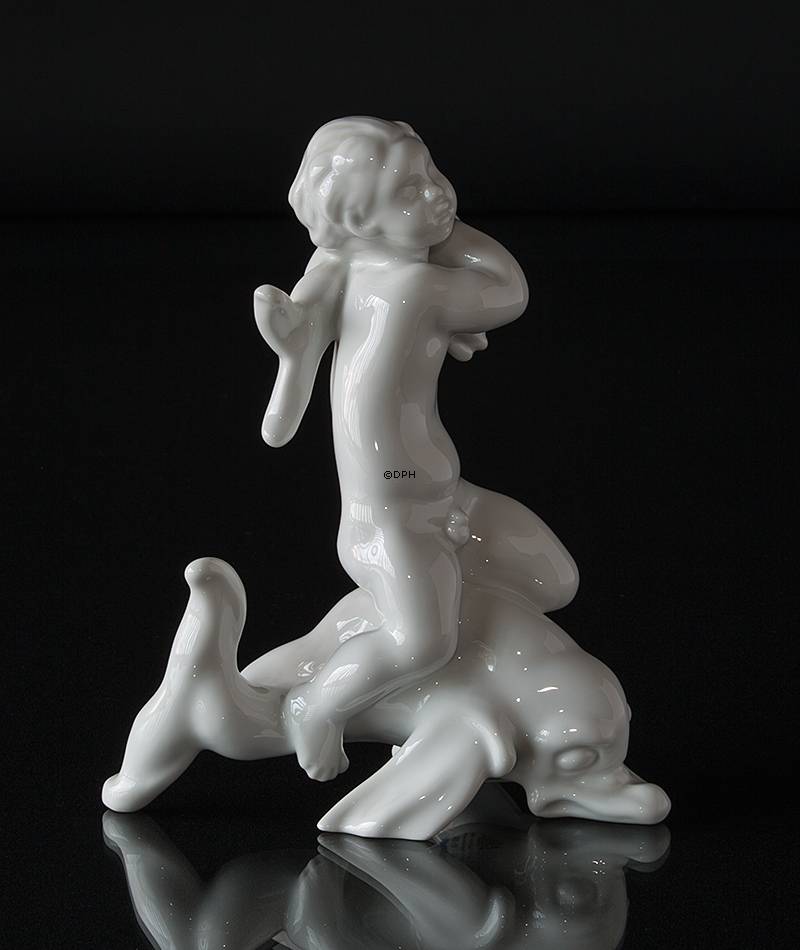 Seejunge, der einen Delphin reitet, Bing & Gröndahl Figur Nr. 4058 oder 58