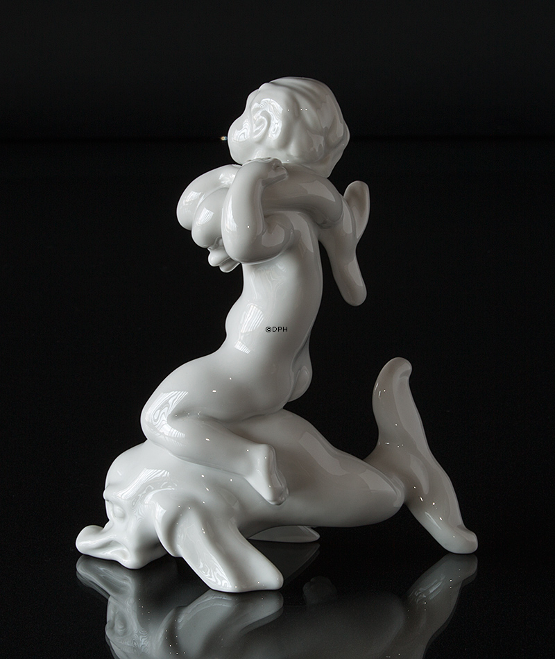 Seejunge, der einen Delphin reitet, Bing & Gröndahl Figur Nr. 4058 oder 58