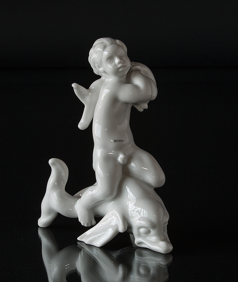 Seejunge, der einen Delphin reitet, Bing & Gröndahl Figur Nr. 4058 oder 58