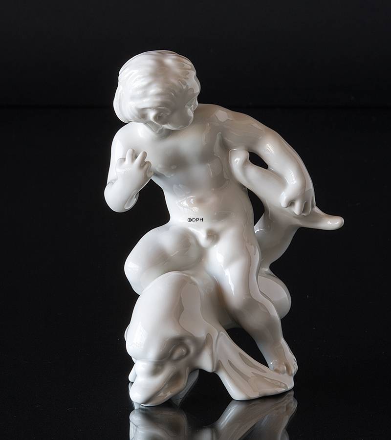 Junge hält Delphin, Bing & Gröndahl Figur Nr. 4060 oder 60