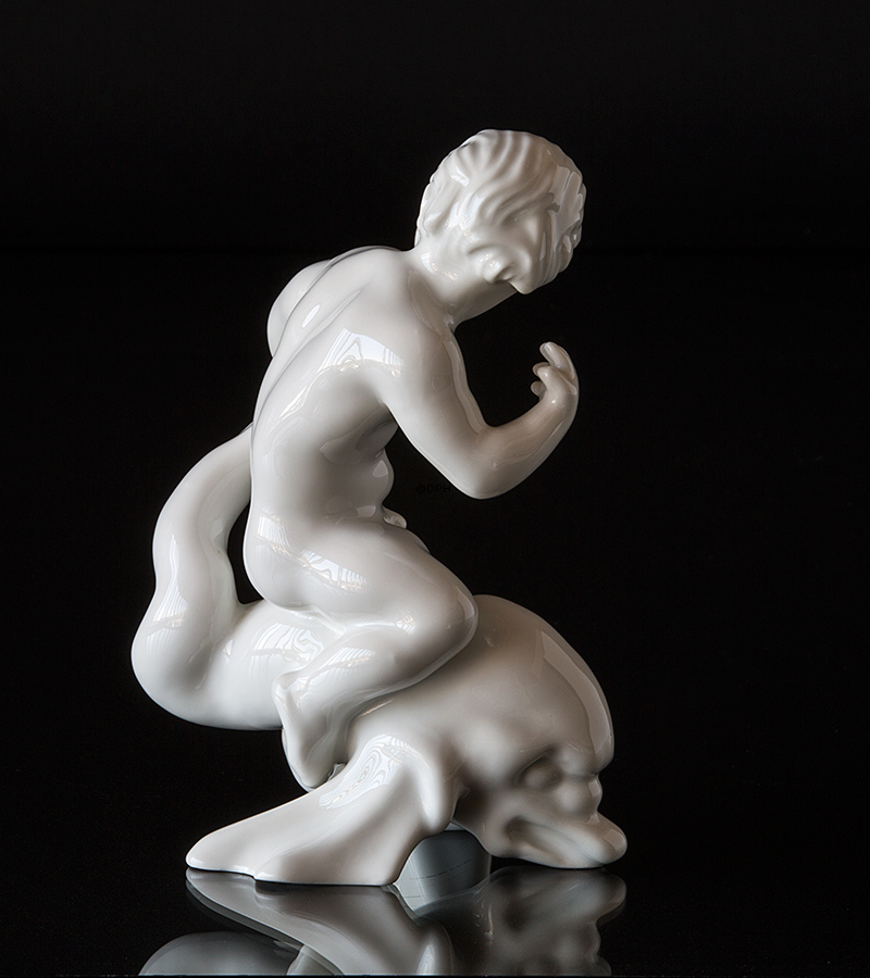 Junge hält Delphin, Bing & Gröndahl Figur Nr. 4060 oder 60