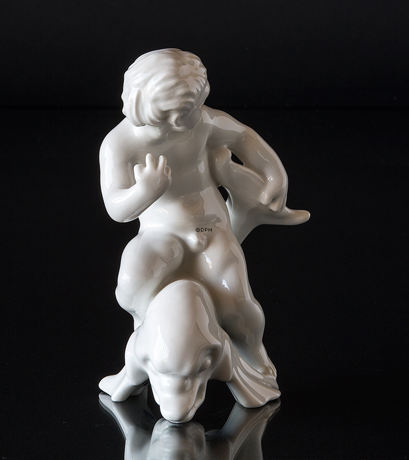 Junge hält Delphin, Bing & Gröndahl Figur Nr. 4060 oder 60