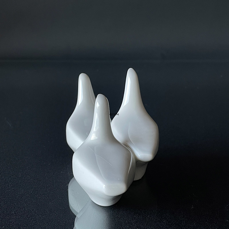 Weiße Gänse. Bing & Grøndahl Figur Nr. 4204, entworfen von Agnethe Jørgensen