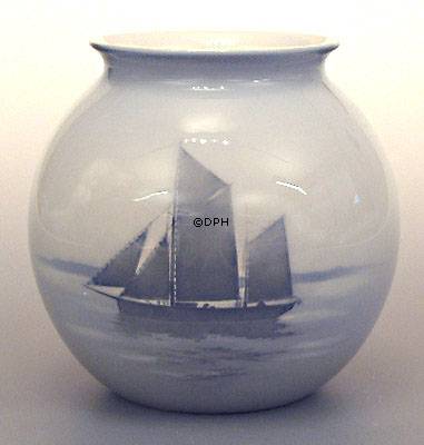 Vase mit Schiff, Bing & Gröndahl Nr. 503-472