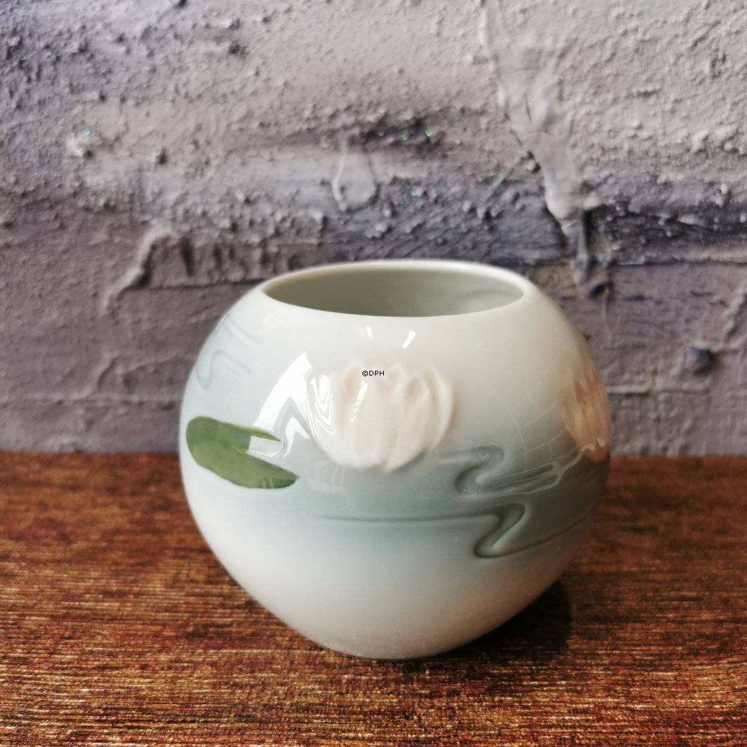 Vase mit Seerosen, Bing &amp; Gr&#xF6;ndahl Nr. 6411