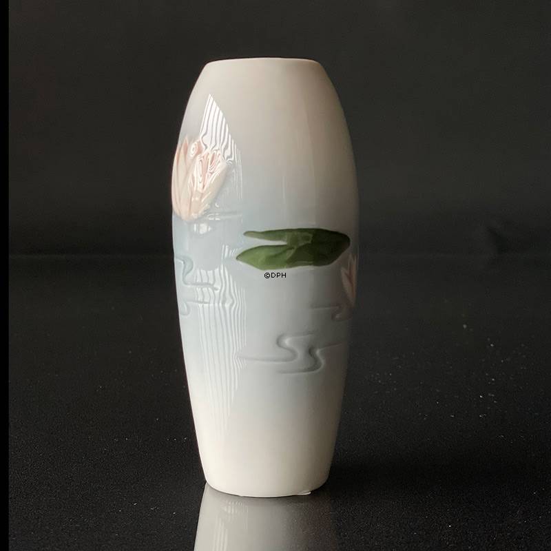Vase mit Seerosen, Bing & Gröndahl Nr. 6435