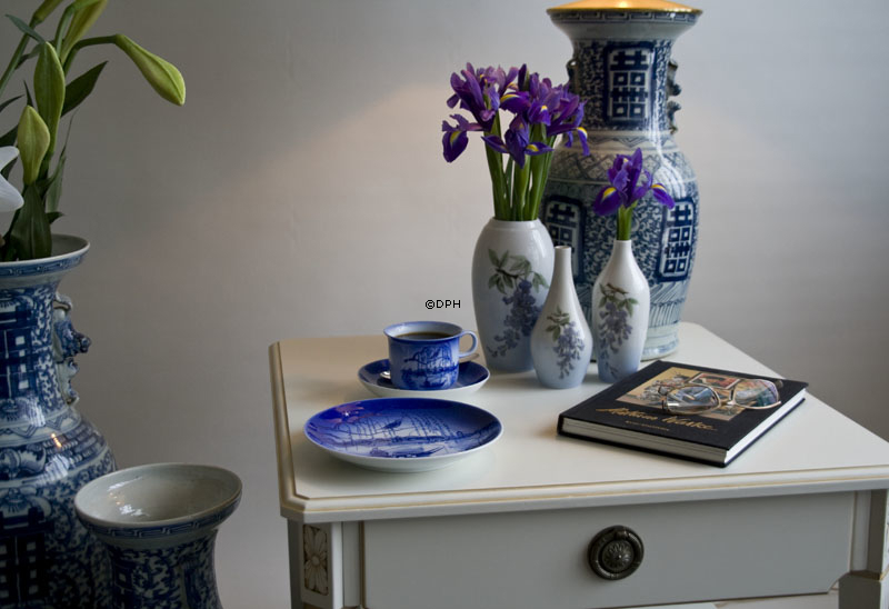 Vase mit Glyzinien, Bing & Gröndahl Nr. 72-251