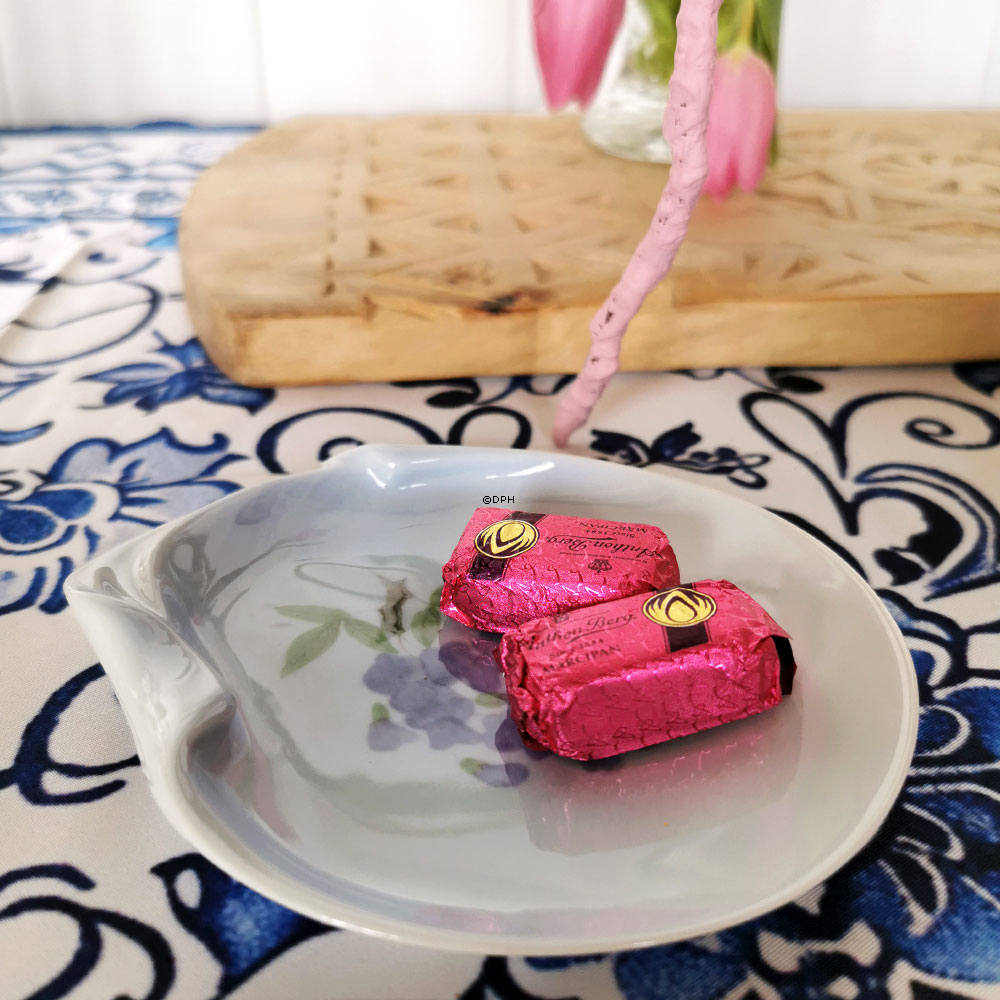 Schale mit Glyzinien, Bing & Gröndahl Nr. 72-88