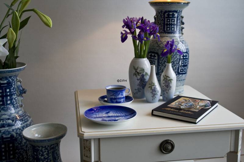 Vase mit Glyzinien, Bing & Gröndahl Nr. 72-9