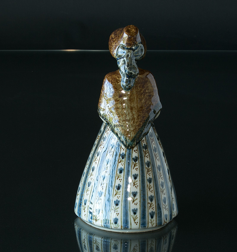 Frau in Tracht, Bing & Gröndahl Keramikfigur Nr. 7205