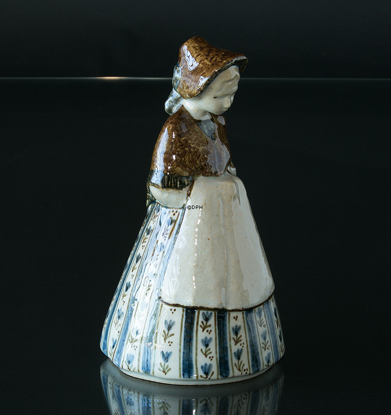 Frau in Tracht, Bing & Gröndahl Keramikfigur Nr. 7205