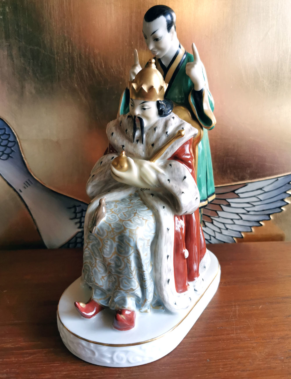 Der Kaiser und die Nachtigall




, Bing & Gröndahl Überglasurfigur Nr. 8049