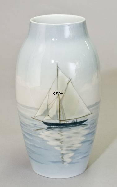 Vase mit weißem Segelschiff, Bing & Gröndahl Nr. 8552-243