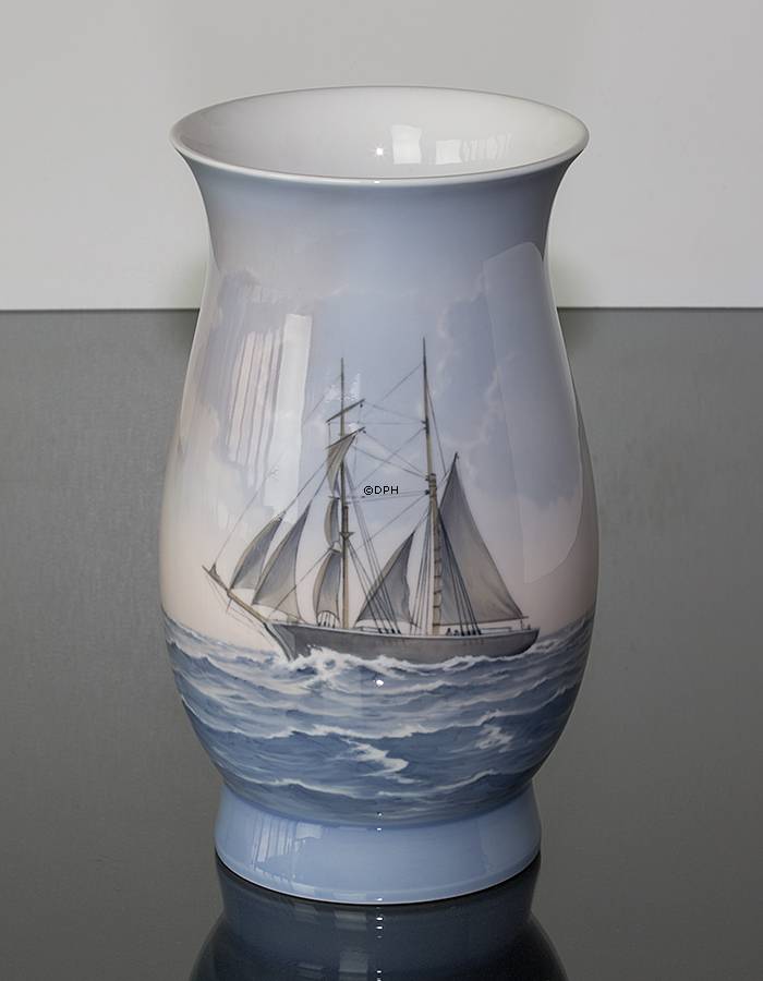 Vase mit Schoner, Bing & Gröndahl Nr. 8714-440