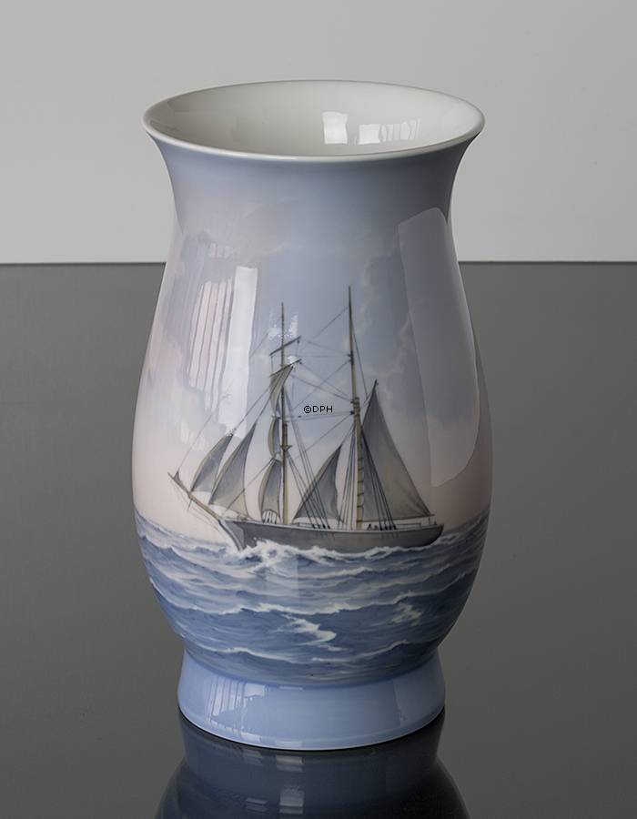 Vase mit Schoner, Bing & Gröndahl Nr. 8714-440