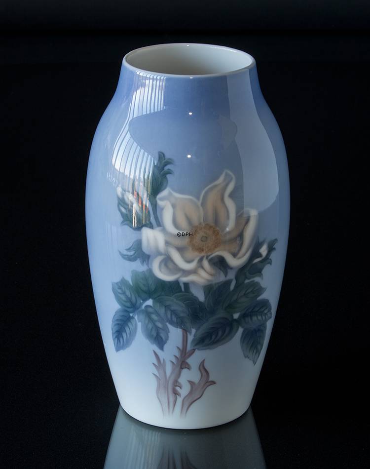 Vase mit weißer Rosenblüte, Bing & Gröndahl Nr. 8743-243