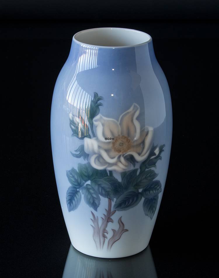 Vase mit weißer Rosenblüte, Bing & Gröndahl Nr. 8743-243