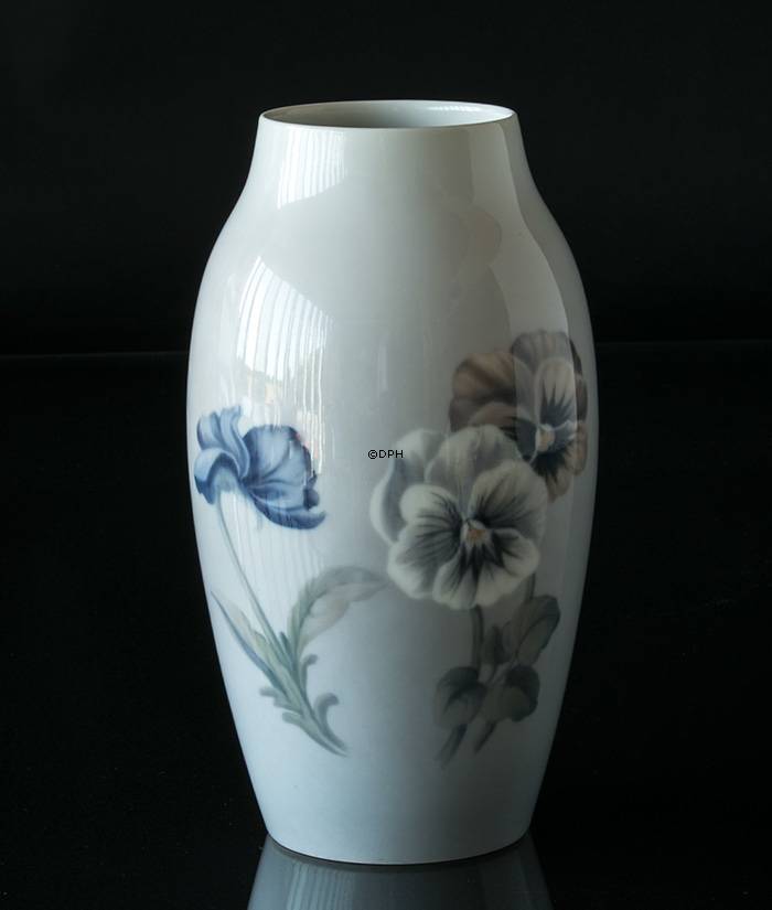 Vase mit weißen Blumen, Bing & Gröndahl Nr. 8746-368