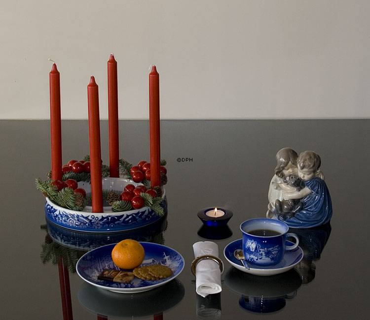 Advents-Kerzenhalter blau / weiß mit Christlicher Weißdorn-Dekoration, Bing & Gröndahl Nr. 9217