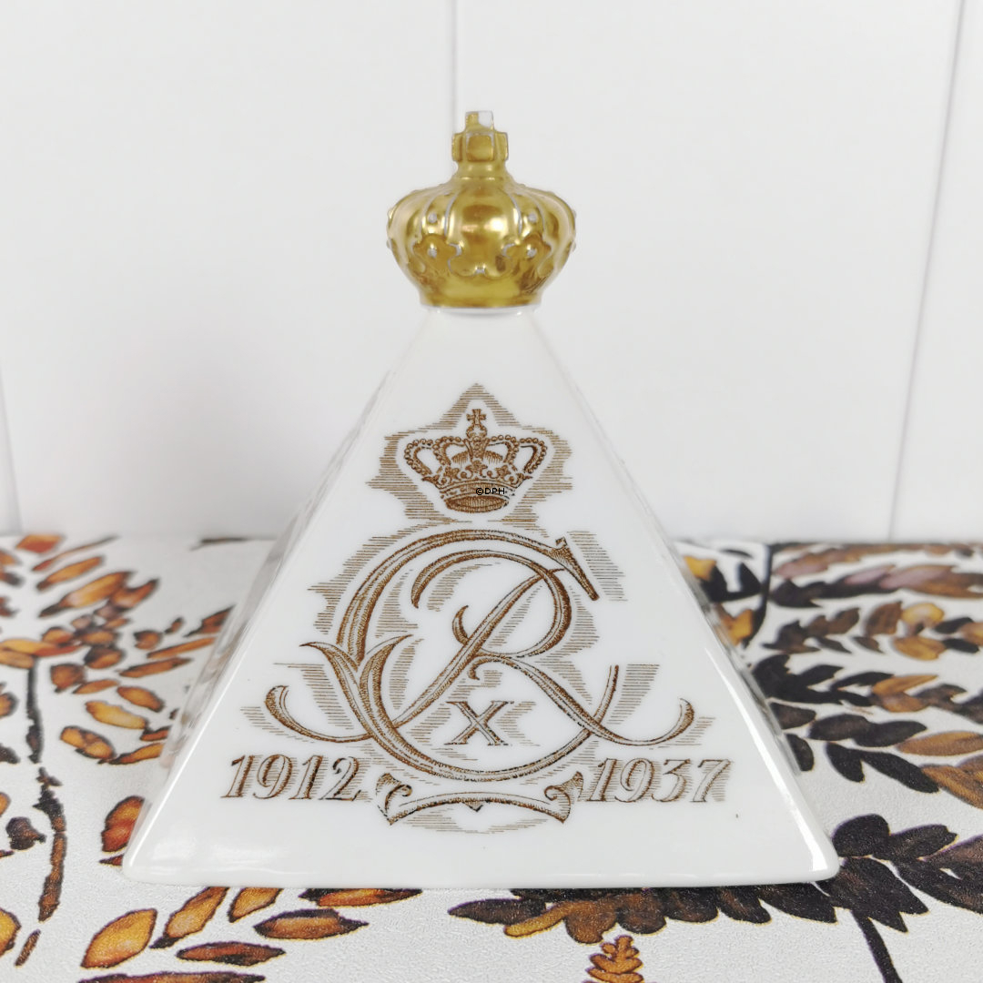 Briefbeschwerer - Pyramide mit Motiven von Amalienborg, Christian X, Bing & Gröndahl