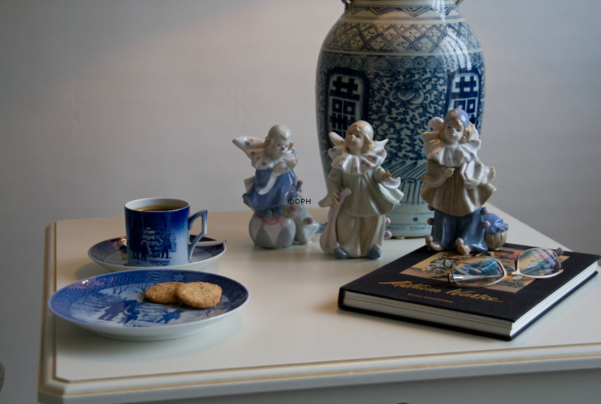 Clown stehend mit seinem Banjo Nr.1,