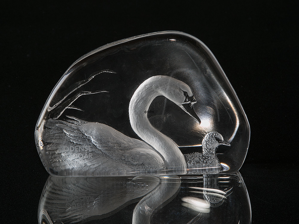 Mats Jonasson Wildlife Glass Skulptur des Schwans mit Küken