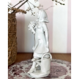 Weiße Figur einer Frau mit Blumenstrauß und Gießkanne, GDR Nr. 10794
