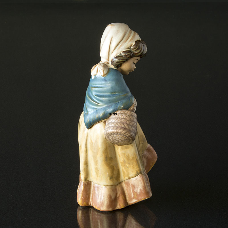 Lladro Figur Mädchen mit Korb, 20 cm