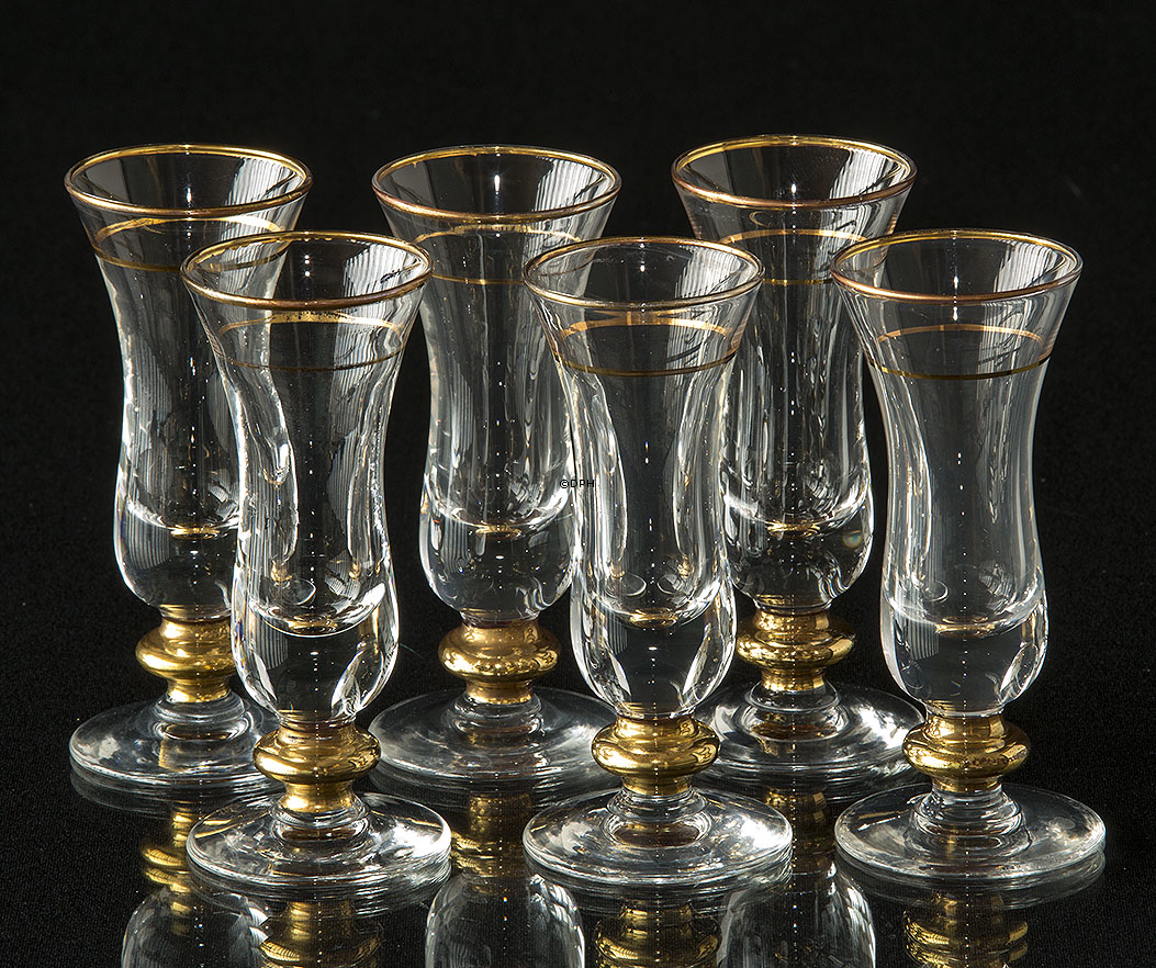 Sechs kleine Schnapsgläser