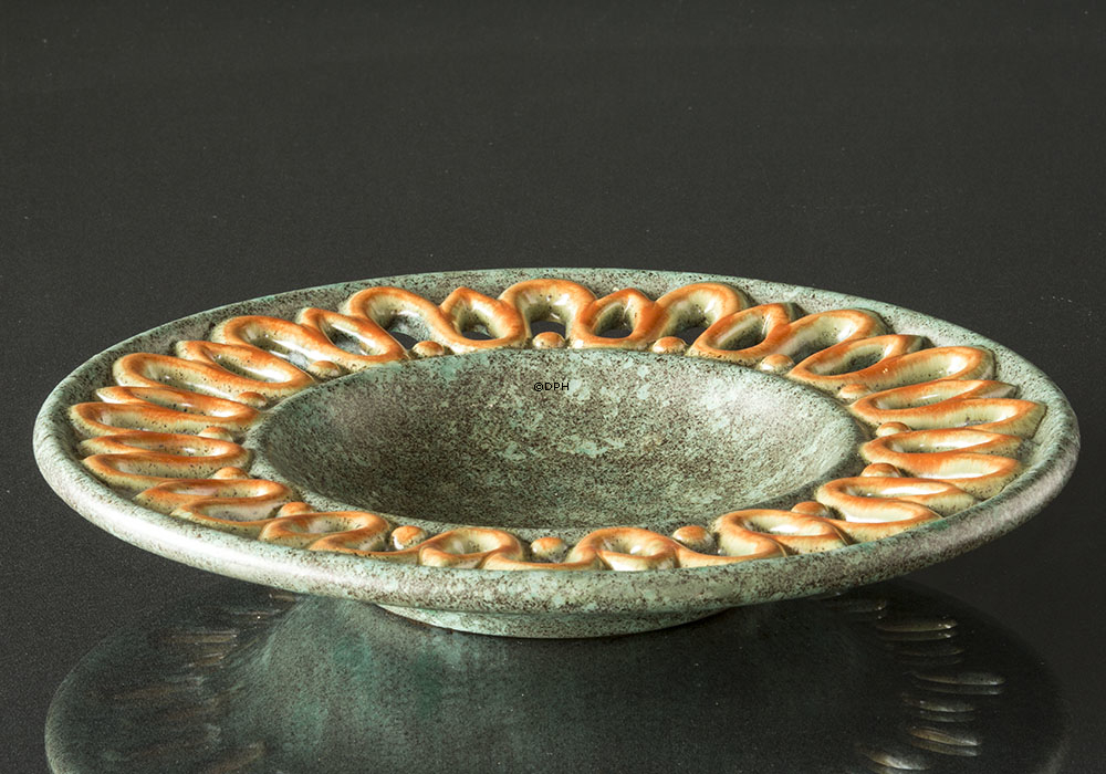 Große Schale in Grün und Orange mit Vollspitze Nr. 5040