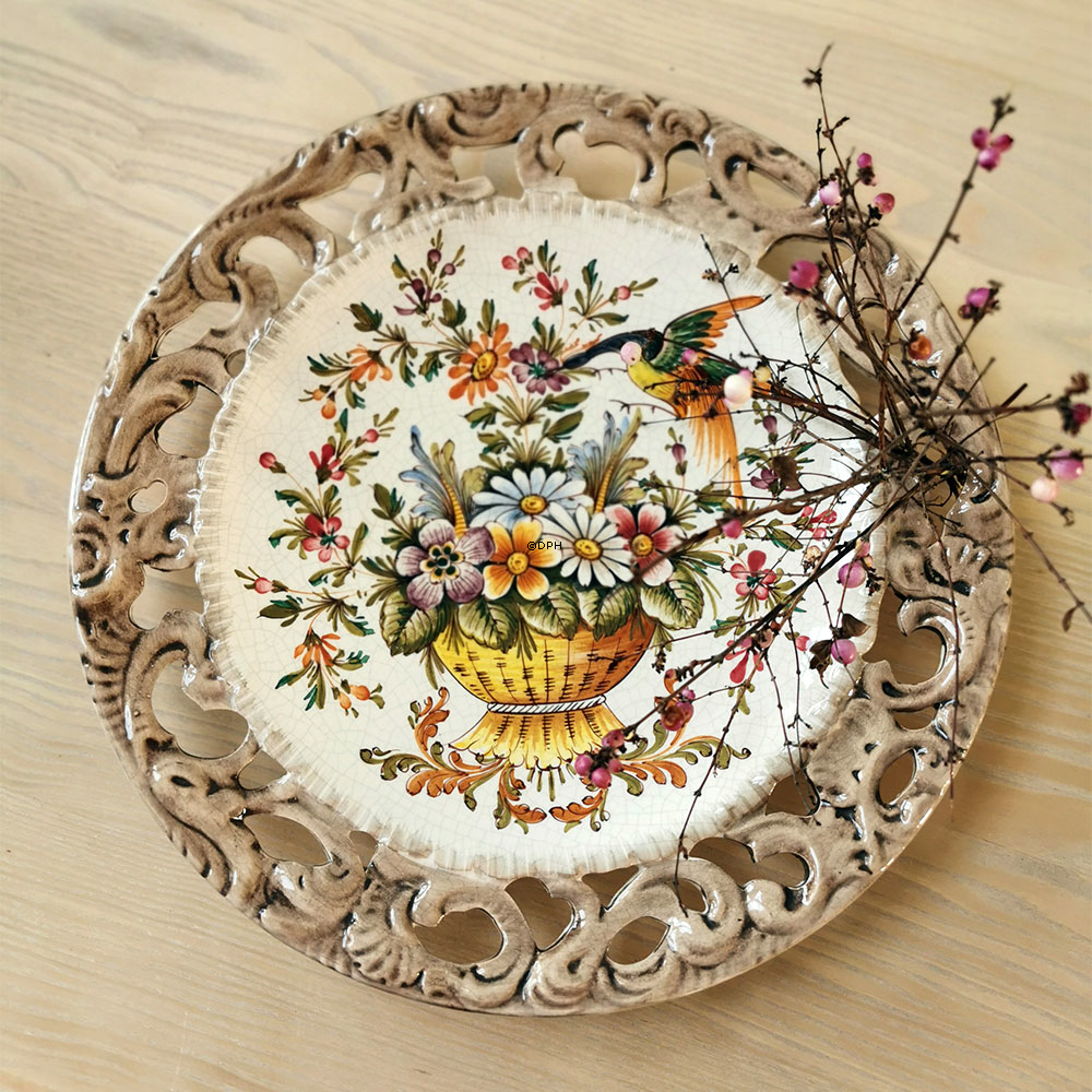 Bassano Zierteller mit durchbrochenem Rand, Motiv von Blumen und Vögeln