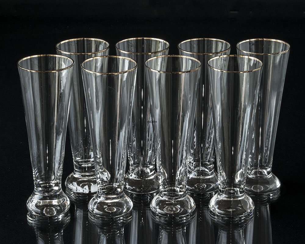 Acht Hohe Biergläser