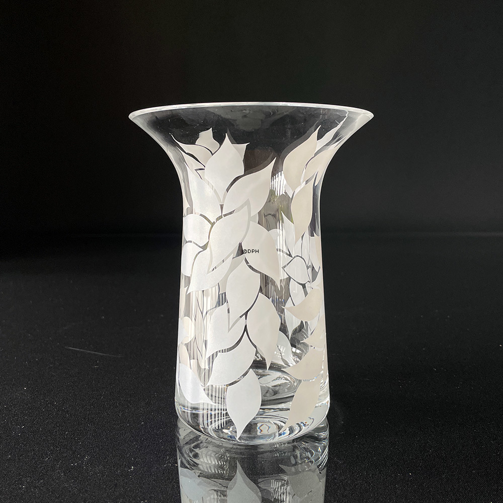 Lin Utzon Filigran Vase, klar mit weißen Blumen