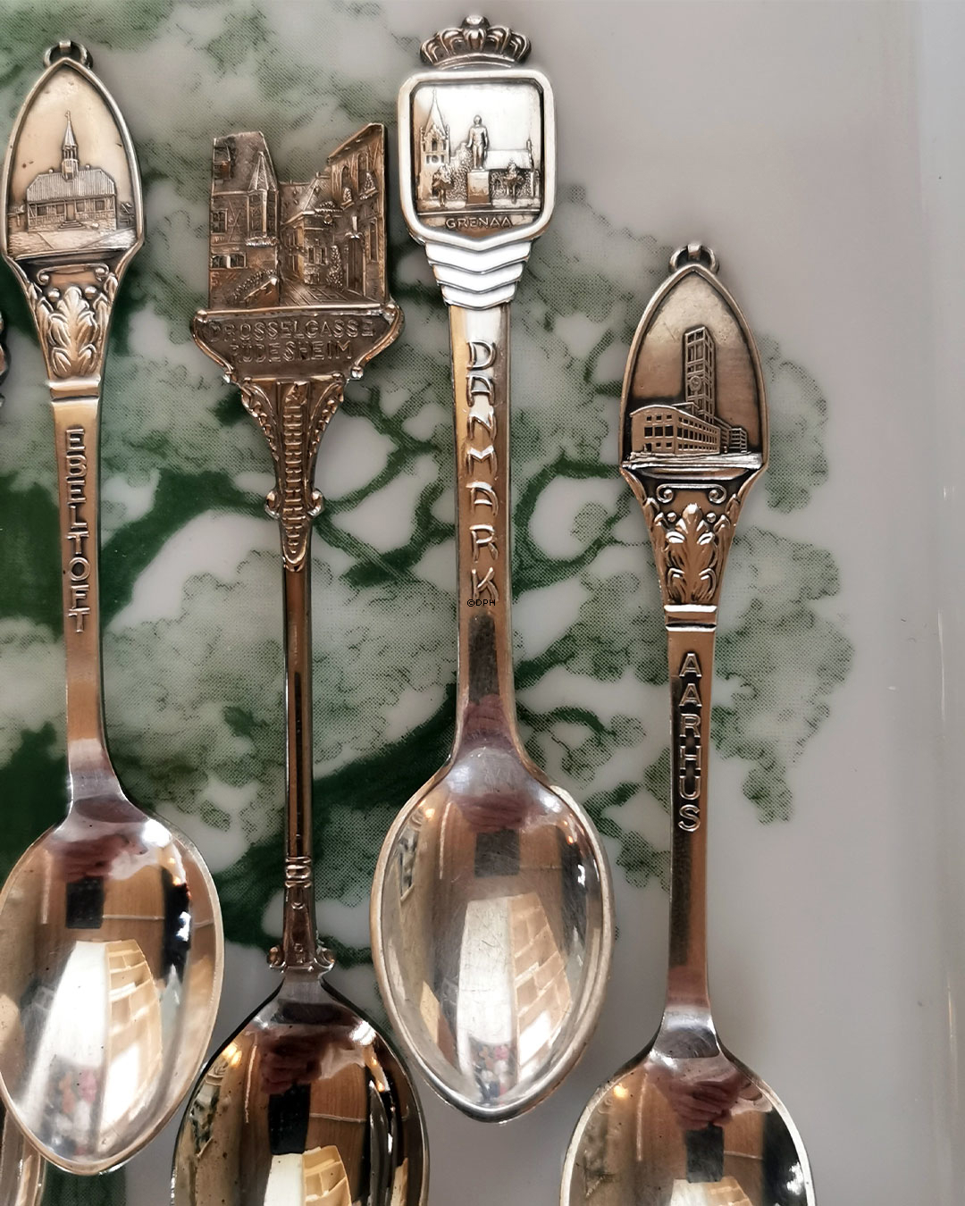 Versilberte Teelöffel mit verschiedenen Sehenswürdigkeiten, 8 Stück