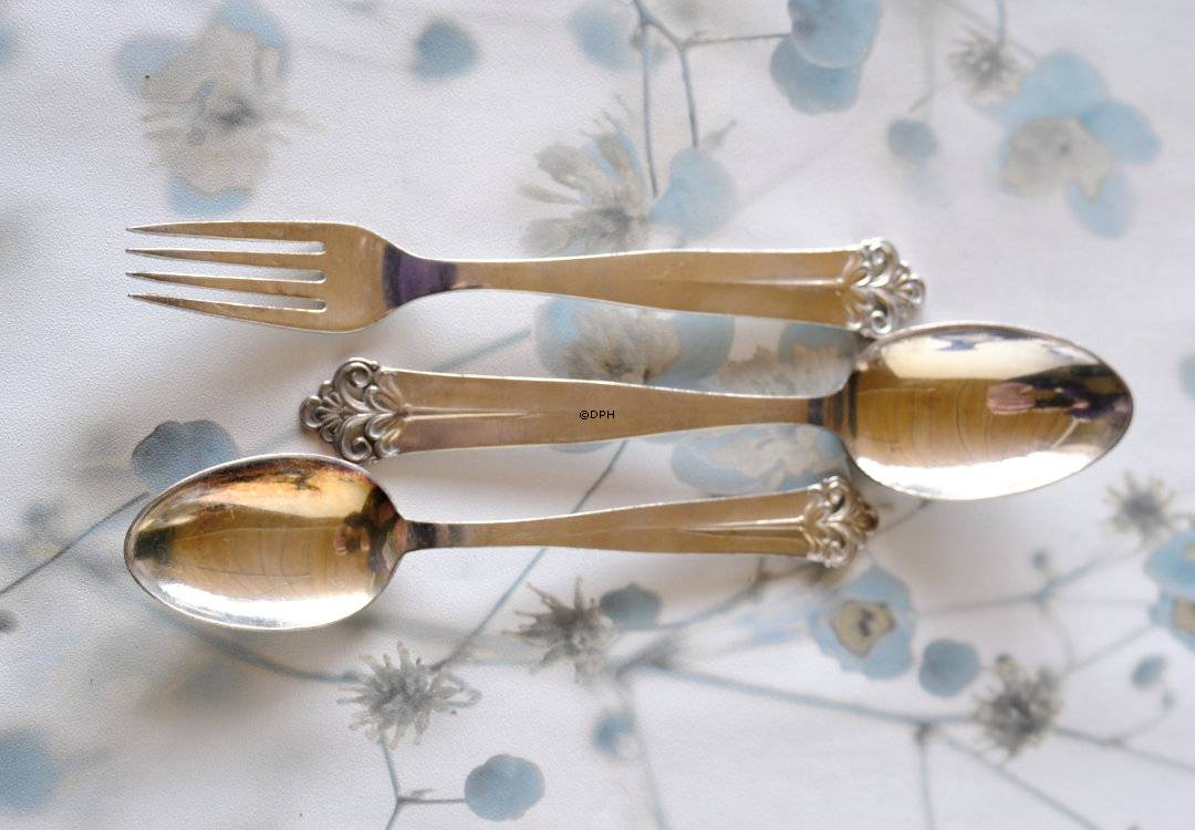 Besteckset bestehend aus Gabeln und Löffeln, insgesamt 36 Stück